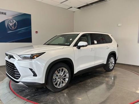 New 2026 Toyota Grand Highlander AWD image 2