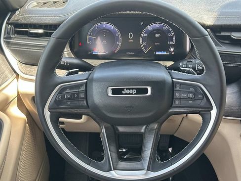 Used 2024 Jeep Grand Cherokee Limited AWD/4WD image 20