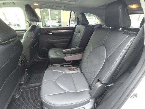 Used 2026 Toyota Highlander Platinum AWD/4WD image 12