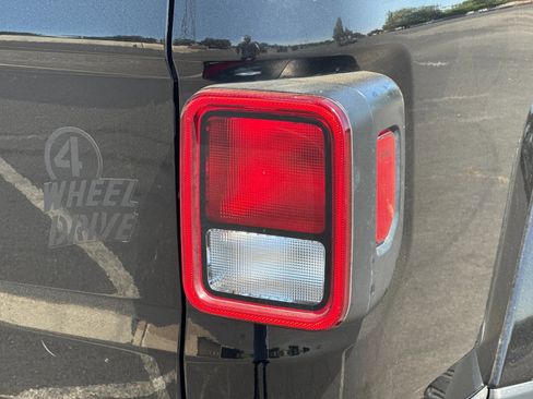 Used 2022 Jeep Gladiator Overland AWD/4WD image 38