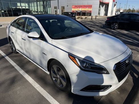 Used 2016 Hyundai Sonata Limited w/ Option Group 02 image 2