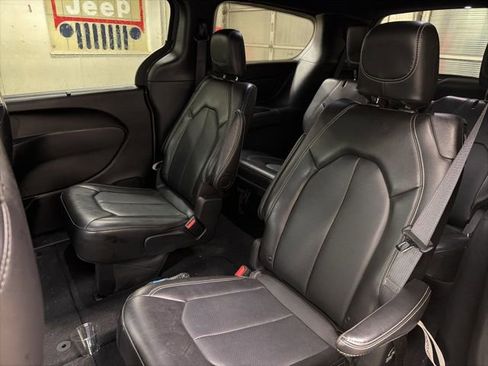 Certified 2025 Chrysler Pacifica Select image 7