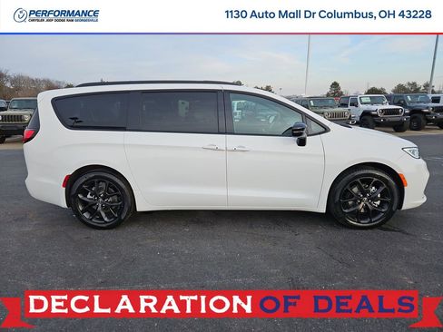 New 2026 Chrysler Pacifica Select w/ S Appearance Package image 8