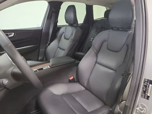 Used 2023 Volvo XC60 B5 Plus AWD/4WD image 19