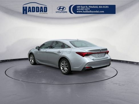 Used 2020 Toyota Avalon XLE w/ Moonroof Package FWD image 4