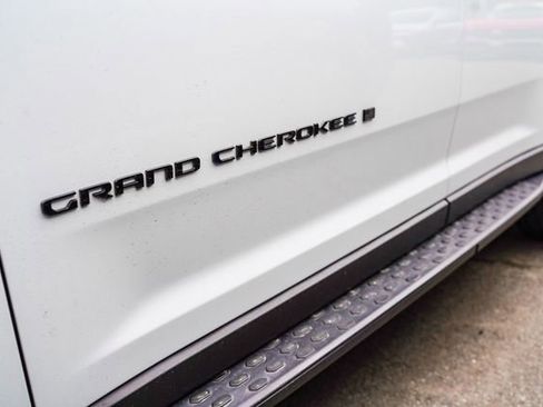 Used 2023 Jeep Grand Cherokee L Limited w/ Black Appearance Package image 8