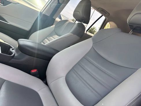 Used 2022 Toyota RAV4 XLE Premium AWD/4WD image 8