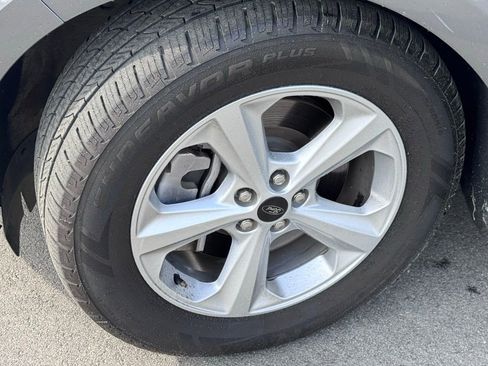 Used 2023 Ford Edge SE image 16