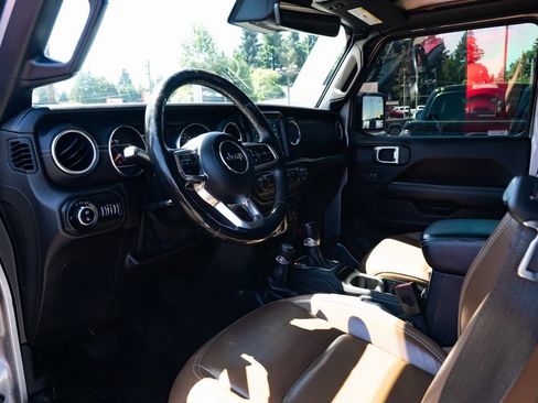Used 2020 Jeep Gladiator Overland image 22