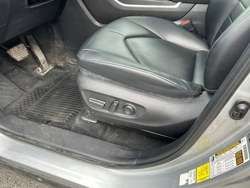 Used 2023 Toyota Highlander XLE AWD/4WD image 18