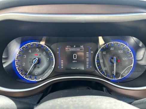 Used 2022 Chrysler Voyager LX FWD image 13