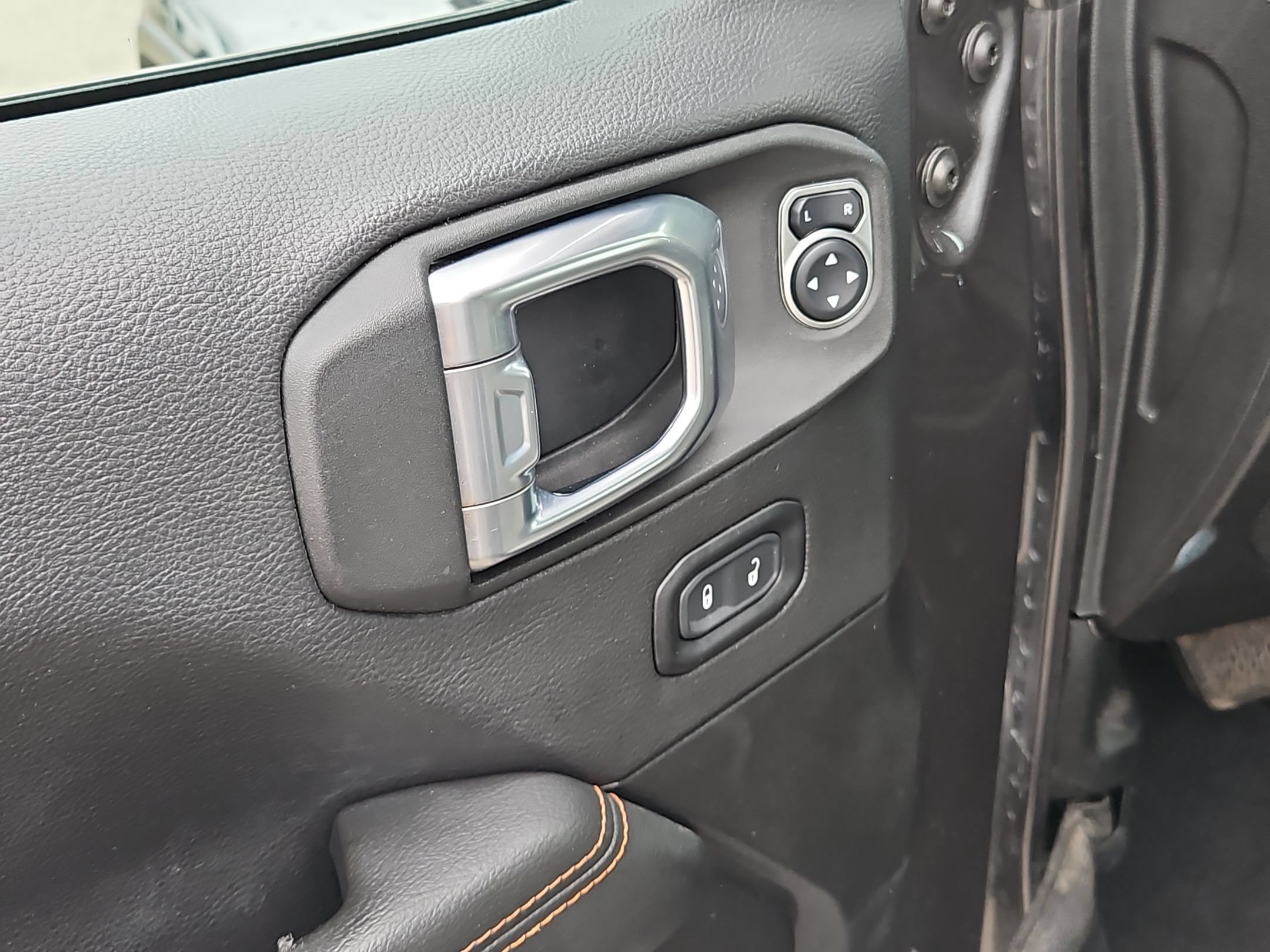 Used 2021 Jeep Gladiator Mojave AWD/4WD image 12