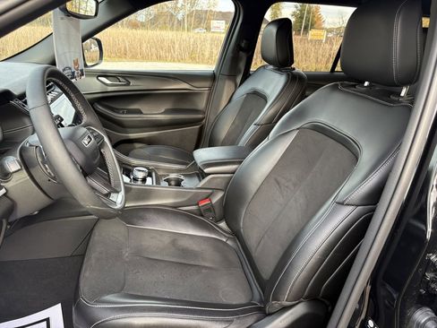 Used 2023 Jeep Grand Cherokee Altitude image 8