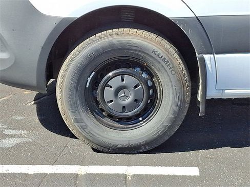 Used 2025 Mercedes-Benz Sprinter 2500 image 9