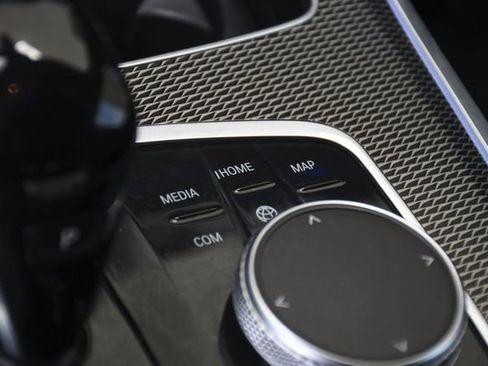 Used 2022 BMW X5 sDrive40i w/ M Sport Package image 17