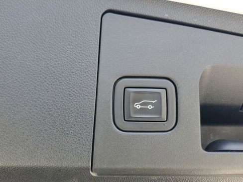 Certified 2023 Cadillac XT4 Luxury w/ LPO, Onyx Lite Package image 10