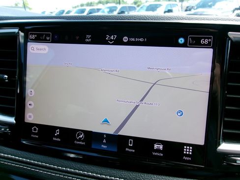 Certified 2025 Chrysler Pacifica Limited FWD image 22