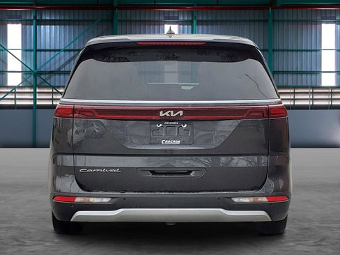 Used 2022 Kia Carnival LX image 4