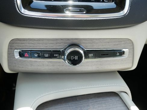 Used 2022 Volvo XC90 T8 Inscription AWD/4WD image 21