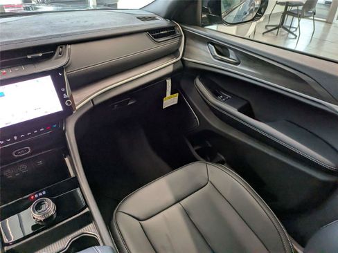 New 2026 Jeep Grand Cherokee Limited RWD image 18