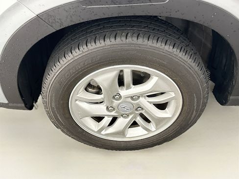 Used 2021 Hyundai Venue SE FWD image 11