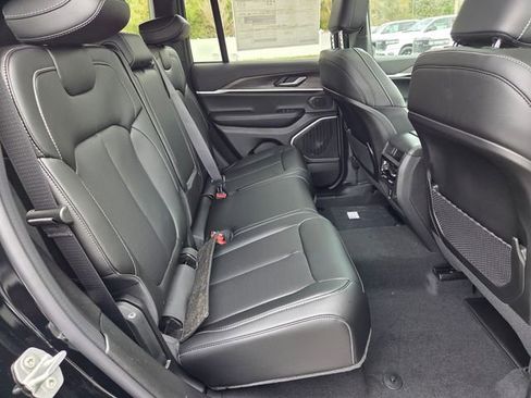 New 2026 Jeep Grand Cherokee Limited w/ Luxury Tech Group II image 14
