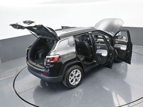 Used 2025 Jeep Compass Latitude image 61