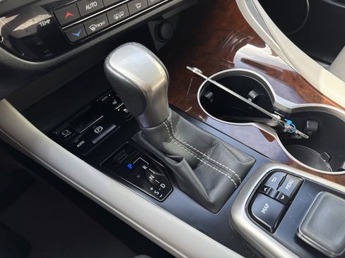 Used 2019 Lexus RX 350 AWD w/ Navigation Package image 26