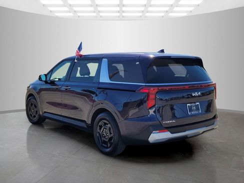 Used 2025 Kia Carnival image 6