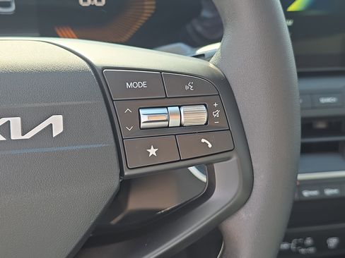 New 2025 Kia K4 LXS image 33