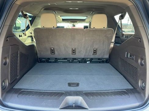 Used 2022 GMC Yukon XL SLT w/ SLT Luxury Package AWD/4WD image 9