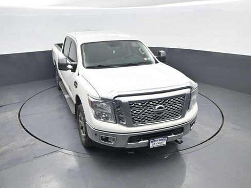 Used 2018 Nissan Titan SV w/ SV Convenience Package image 28