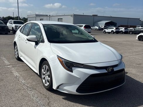 Used 2024 Toyota Corolla LE FWD image 3