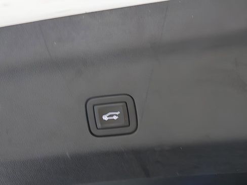 Used 2024 GMC Yukon XL SLT w/ SLT Premium Package AWD/4WD image 34