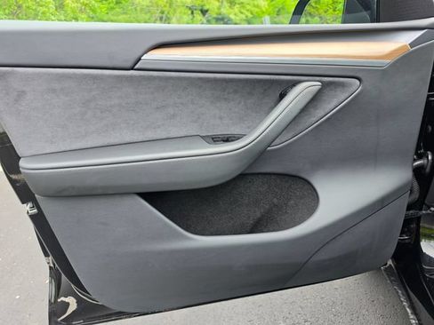 Used 2025 Tesla Model Y Long Range AWD/4WD image 19