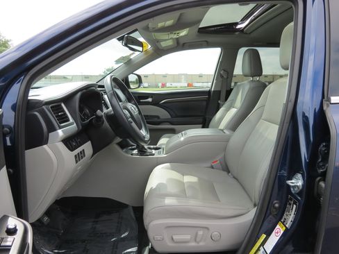Used 2016 Toyota Highlander Limited image 33