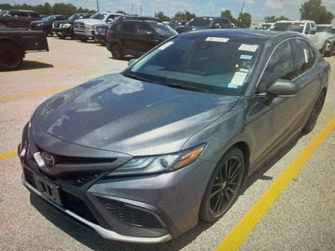 Used 2024 Toyota Camry XSE FWD image 3
