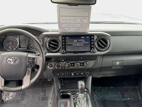 Used 2020 Toyota Tacoma TRD Sport w/ Technology Package AWD/4WD image 14