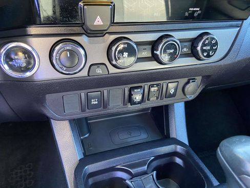 Used 2018 Toyota Tacoma SR image 10