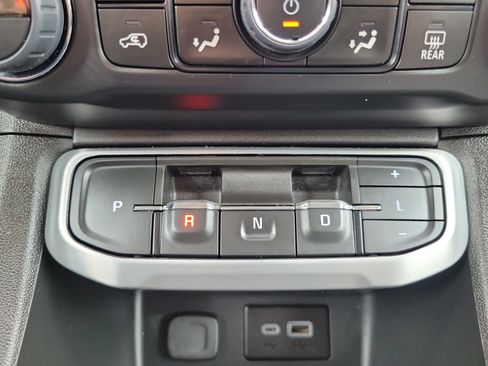 Used 2023 GMC Acadia SLE w/ Driver Convenience Package FWD image 22