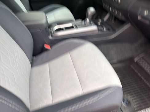 Used 2020 Toyota Tacoma TRD Off-Road w/ Technology Package image 33