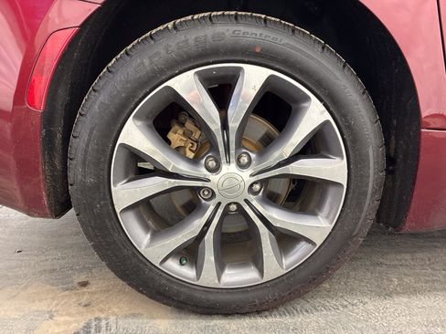 Used 2017 Chrysler Pacifica Limited FWD image 23
