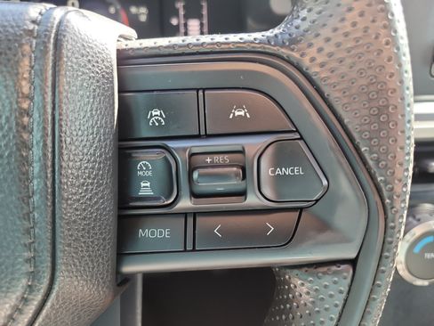 Used 2025 Toyota Tacoma SR5 AWD/4WD image 31