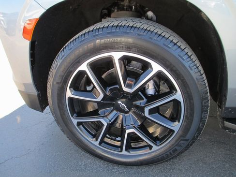 Used 2023 Chevrolet Suburban RST image 12