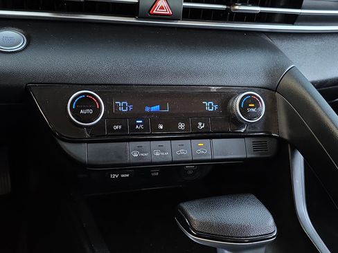 Used 2023 Hyundai Elantra SEL w/ Preferred Accessory Package image 20