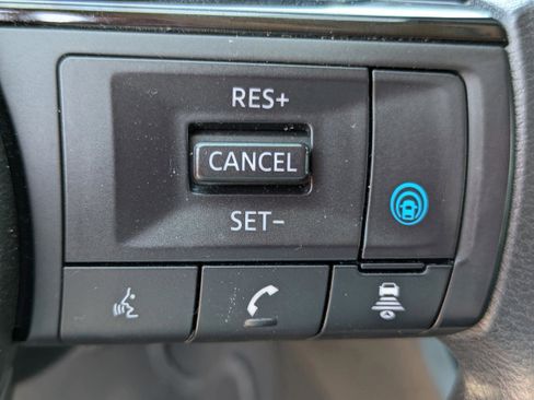 Used 2022 Nissan Rogue SV image 17