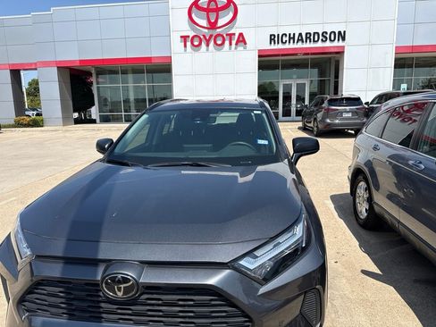 Used 2025 Toyota RAV4 LE AWD/4WD image 2