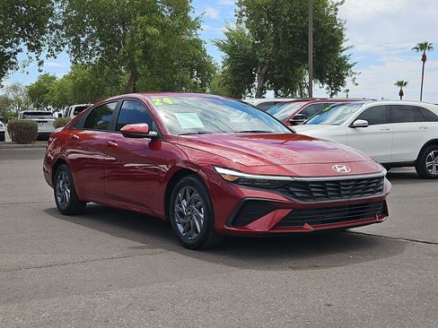 Used 2024 Hyundai Elantra SEL FWD image 3