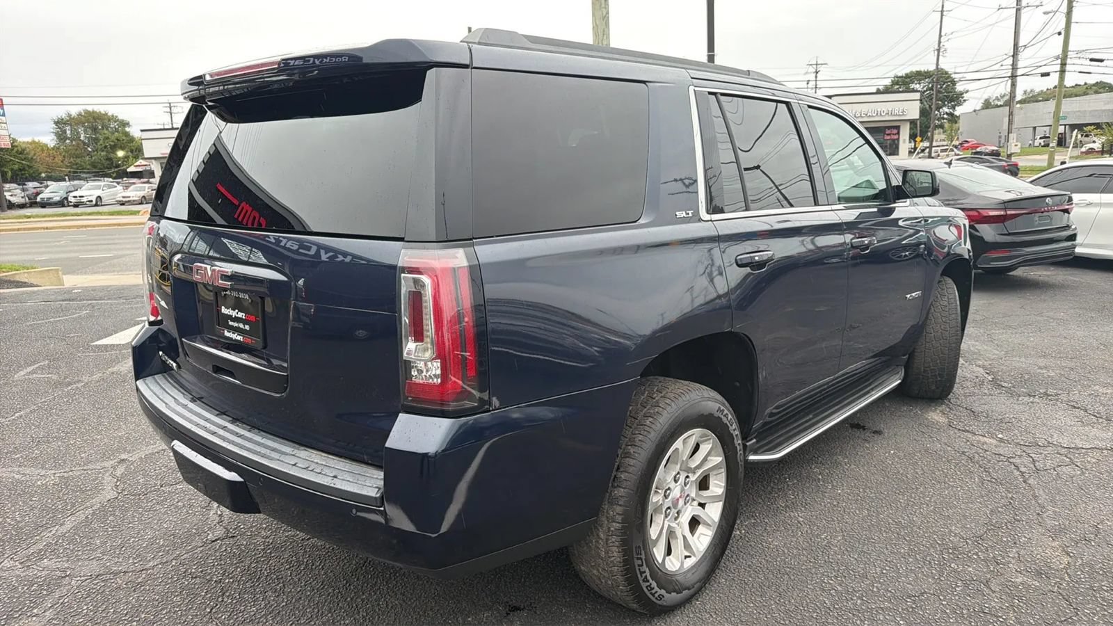 Used 2017 GMC Yukon SLT AWD/4WD image 3