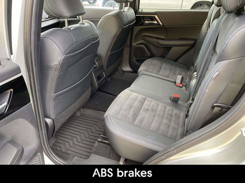 Used 2023 Mitsubishi Outlander SE Black Edition image 10